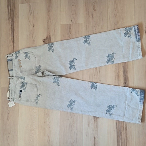 NWT We The Free Geranium Slouchy Straight Jeans, Size 28 - Picture 3 of 5